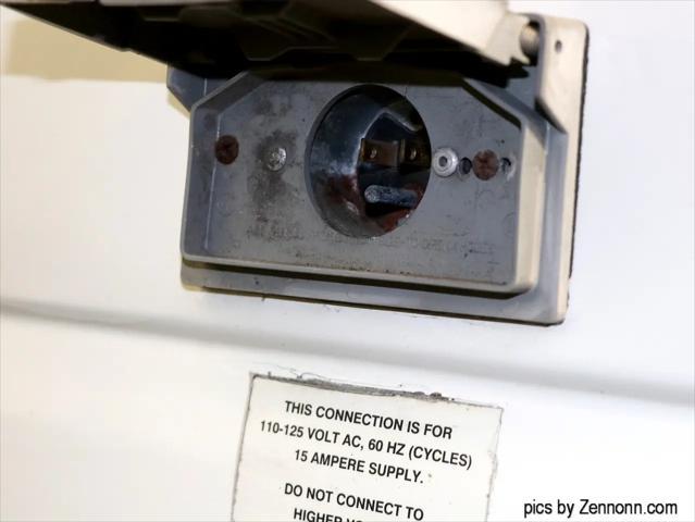Photo of 1999 White Volkswagen Eurovan