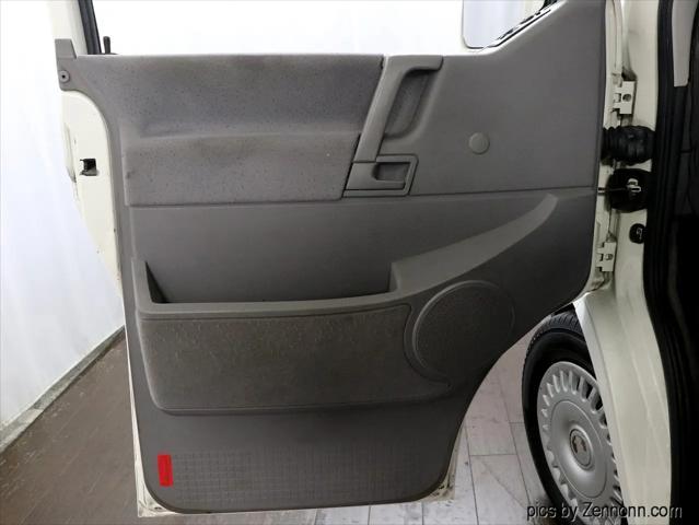 Photo of 1999 White Volkswagen Eurovan