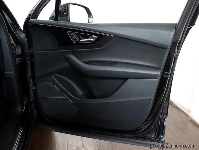 Photo of 2018 Black Audi Q7