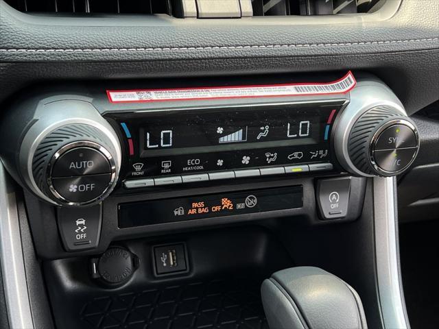 Photo of 2025 Ice Cap Toyota RAV4