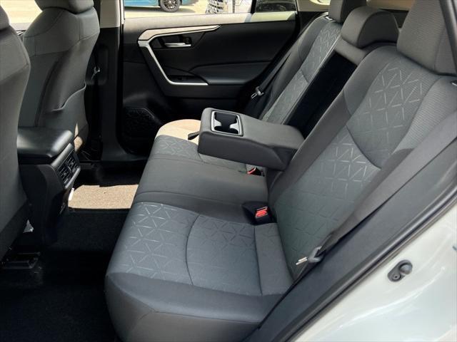 Photo of 2025 Ice Cap Toyota RAV4
