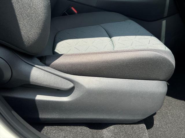 Photo of 2025 Ice Cap Toyota RAV4