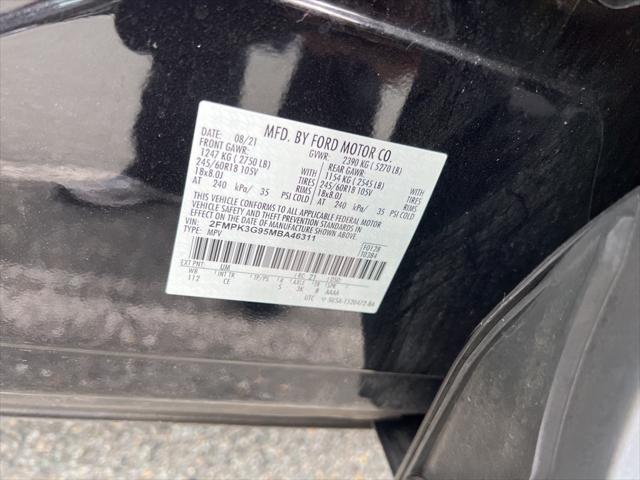 Photo of 2021 Black Metallic Ford Edge