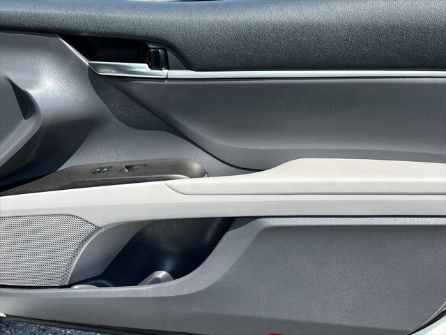 Photo of 2021 Super White Toyota Camry