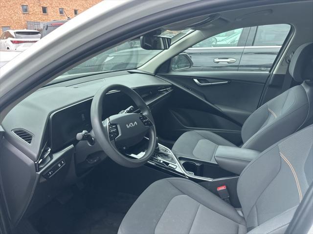 Photo of 2024 Snow White Pearl Kia Niro