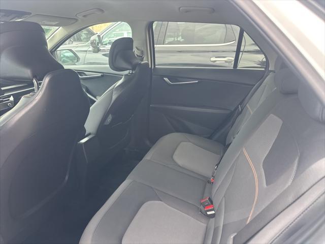 Photo of 2024 Snow White Pearl Kia Niro