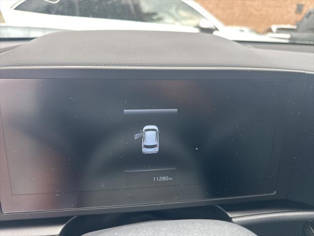 Photo of 2024 Snow White Pearl Kia Niro