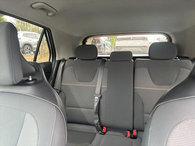 Photo of 2024 Snow White Pearl Kia Niro
