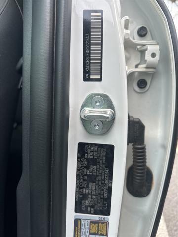 Photo of 2024 Snow White Pearl Kia Niro