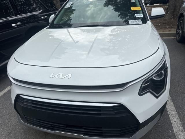 Photo of 2024 Snow White Pearl Kia Niro