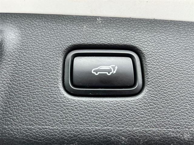 Photo of 2023 Hyper White Hyundai PALISADE