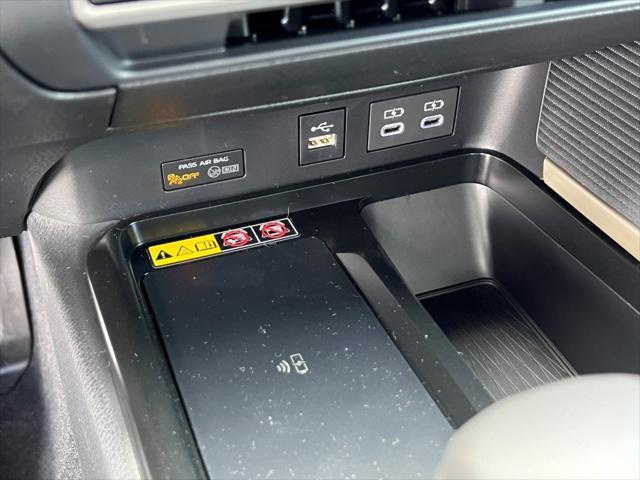 Photo of 2025 Midnight Black Metallic Toyota Camry