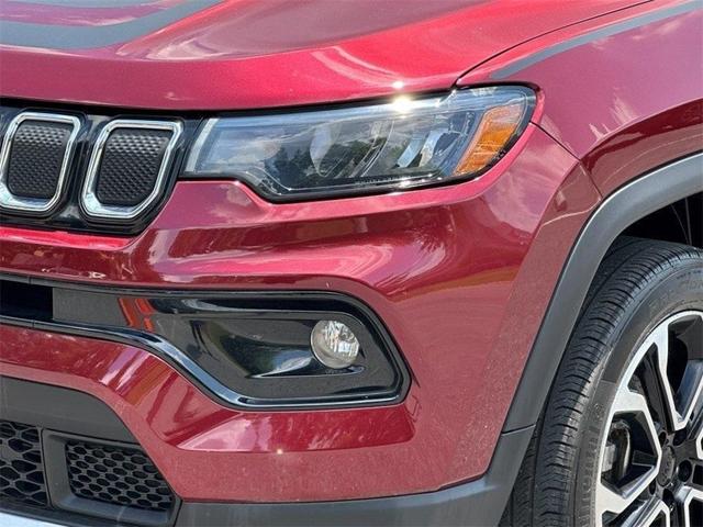 Photo of 2022 Velvet Red Pearlcoat Jeep Compass