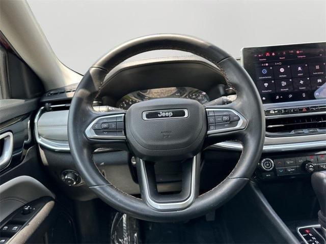 Photo of 2022 Velvet Red Pearlcoat Jeep Compass