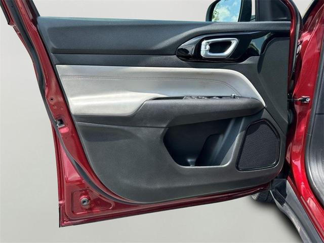 Photo of 2022 Velvet Red Pearlcoat Jeep Compass