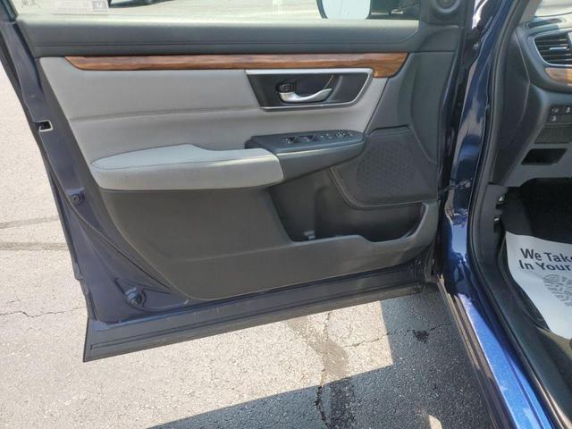 Photo of 2018 Obsidian Blue Pearl Honda CR-V