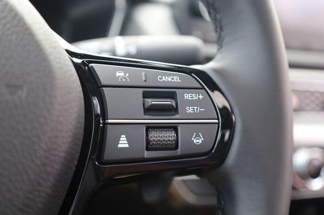 Photo of 2025 Platinum White Pearl Acura Integra