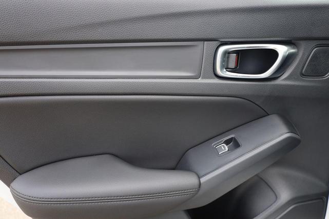 Photo of 2025 Platinum White Pearl Acura Integra