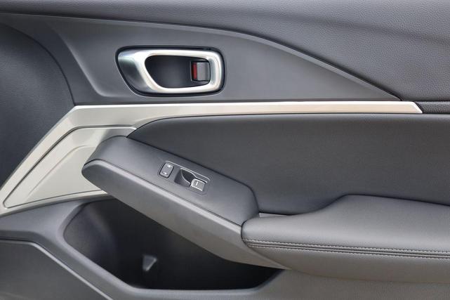 Photo of 2025 Platinum White Pearl Acura Integra