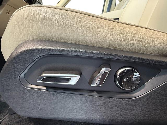 Photo of 2026 Platinum White Pearl Acura MDX