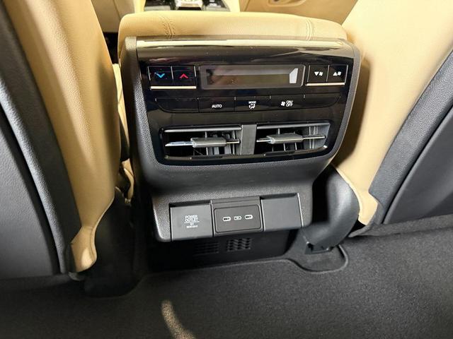 Photo of 2026 Platinum White Pearl Acura MDX