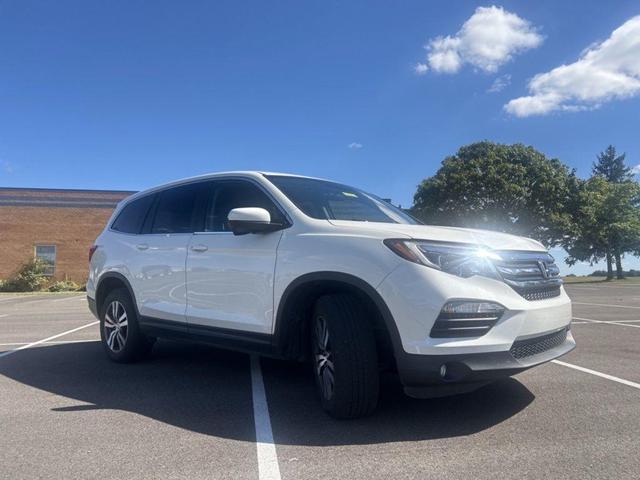 Photo of 2018 White Diamond Pearl Honda Pilot