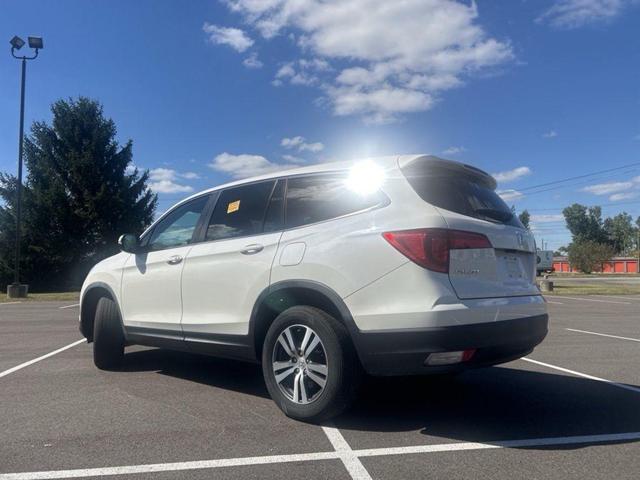 Photo of 2018 White Diamond Pearl Honda Pilot