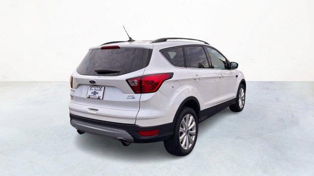 Photo of 2019 Oxford White Ford Escape