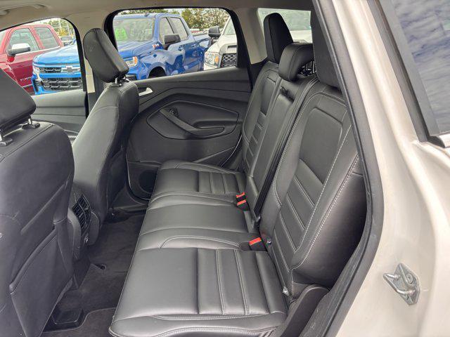 Photo of 2019 Oxford White Ford Escape