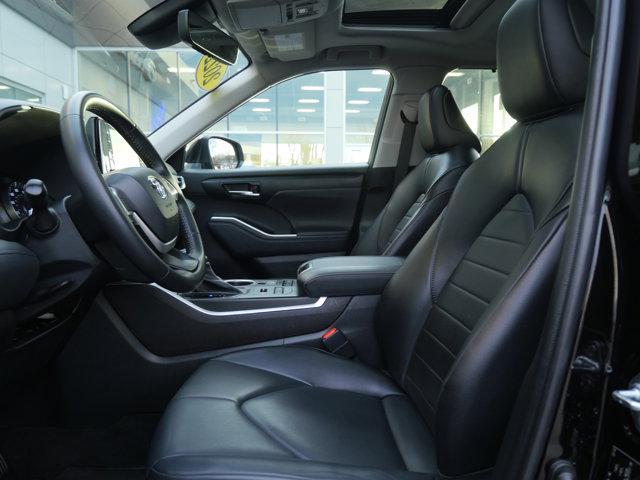 Photo of 2022 BROWN Toyota Highlander