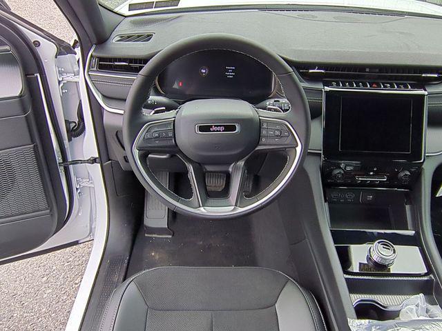 Photo of 2025 Bright White Clearcoat Jeep Grand Cherokee