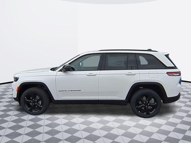Photo of 2025 Bright White Clearcoat Jeep Grand Cherokee