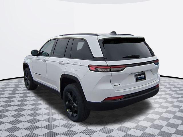 Photo of 2025 Bright White Clearcoat Jeep Grand Cherokee