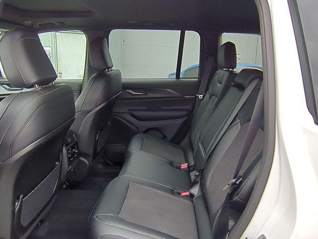 Photo of 2025 Bright White Clearcoat Jeep Grand Cherokee