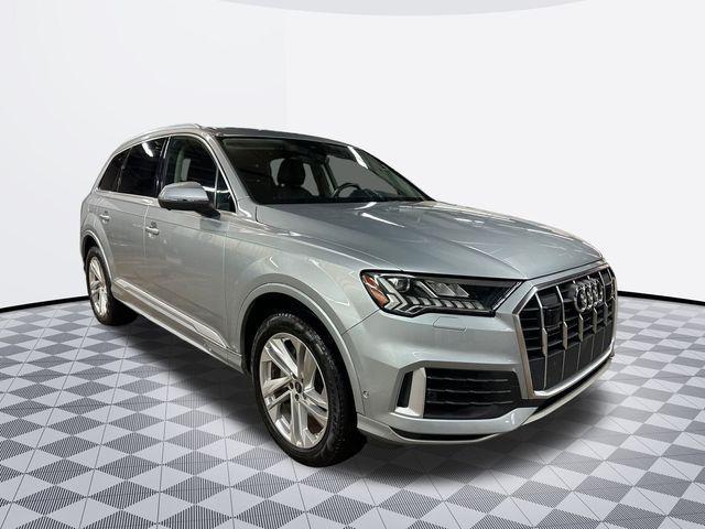 Photo of 2024 Satellite Silver Metallic Audi Q7