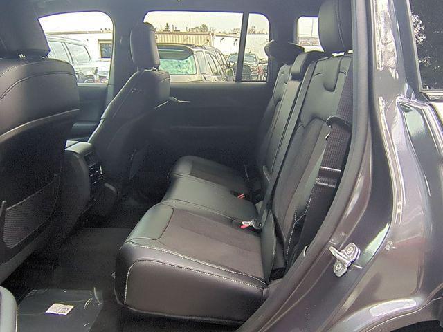 Photo of 2025 Gray Metallic Jeep Grand Cherokee