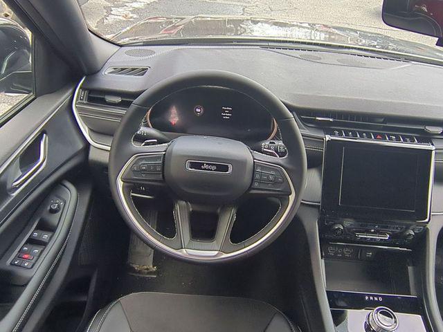 Photo of 2025 Gray Metallic Jeep Grand Cherokee