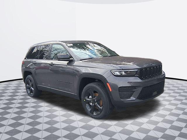 Photo of 2025 Gray Metallic Jeep Grand Cherokee