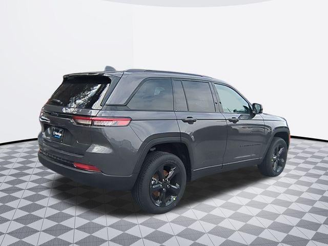 Photo of 2025 Gray Metallic Jeep Grand Cherokee