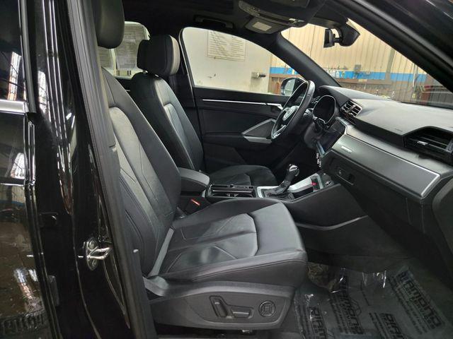 Photo of 2021 Mythos Black Metallic Audi Q3