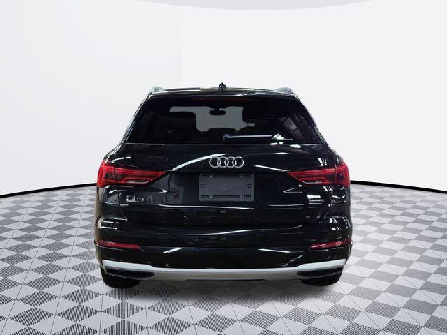 Photo of 2021 Mythos Black Metallic Audi Q3