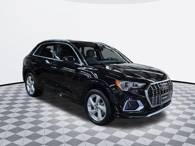 Photo of 2021 Mythos Black Metallic Audi Q3