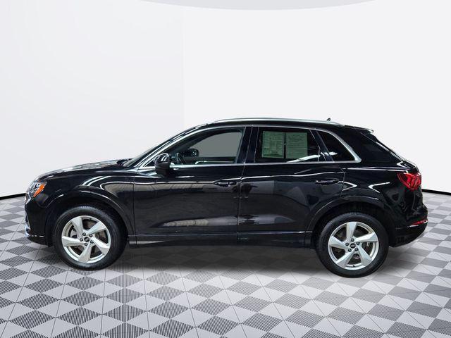 Photo of 2021 Mythos Black Metallic Audi Q3