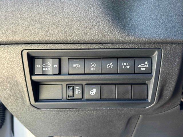 Photo of 2022 White Toyota Tundra
