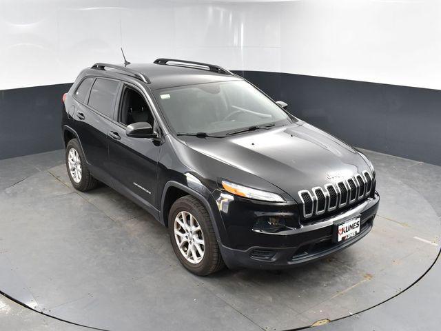Photo of 2016 Brilliant Black Crystal Pearlcoat Jeep Cherokee