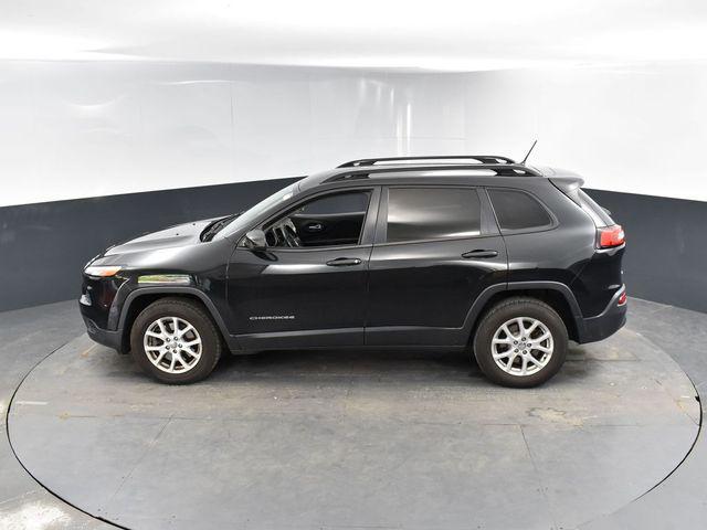Photo of 2016 Brilliant Black Crystal Pearlcoat Jeep Cherokee