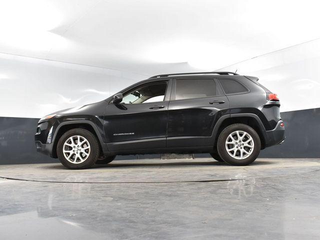 Photo of 2016 Brilliant Black Crystal Pearlcoat Jeep Cherokee