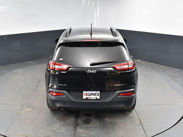 Photo of 2016 Brilliant Black Crystal Pearlcoat Jeep Cherokee