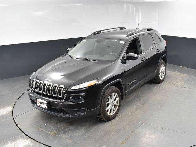 Photo of 2016 Brilliant Black Crystal Pearlcoat Jeep Cherokee