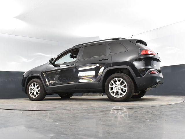 Photo of 2016 Brilliant Black Crystal Pearlcoat Jeep Cherokee